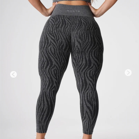 NWT NVGTN NAVI Black Speckled Zebra Seemless Leggings Size M - Picture 2 of 6